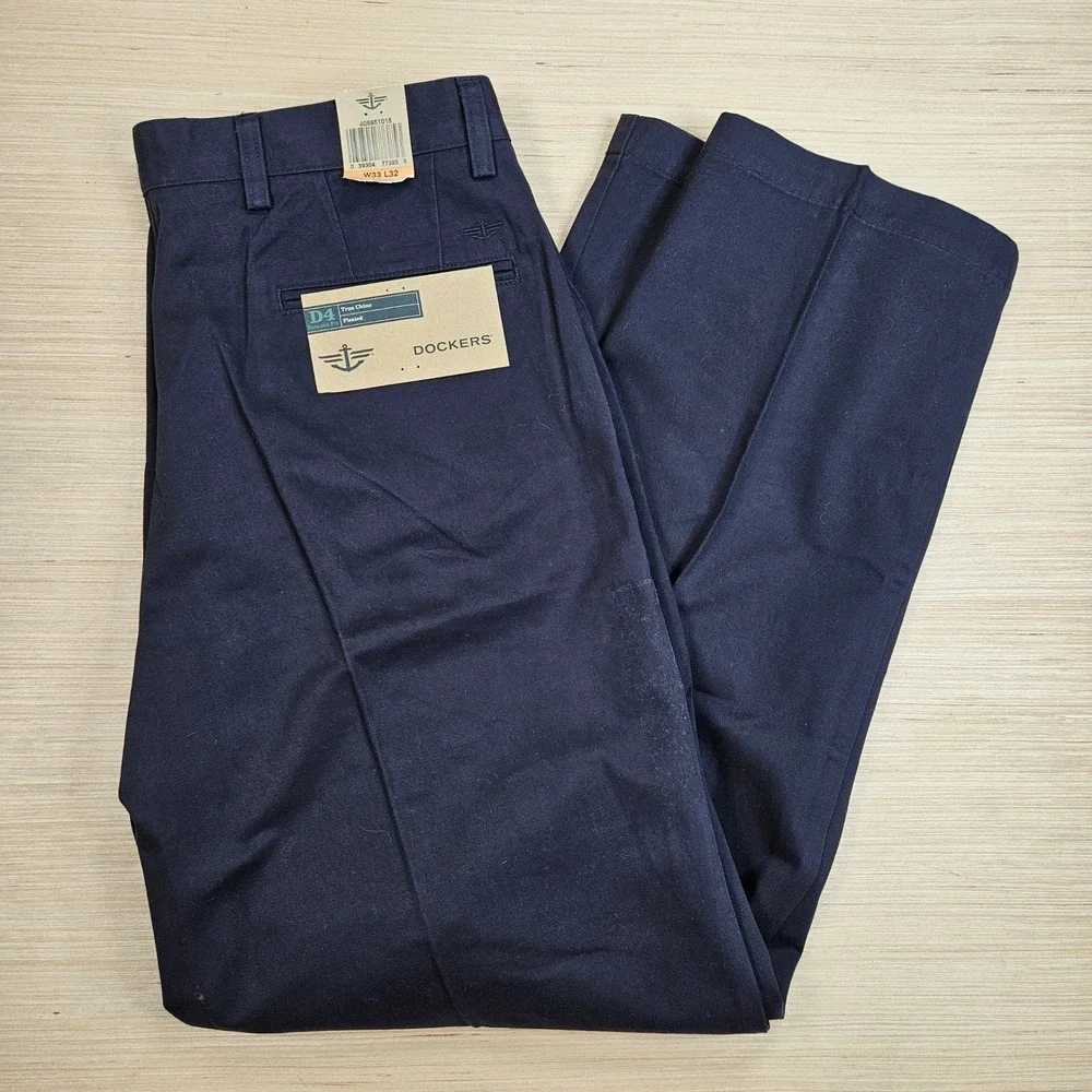Dockers True Chino Mens 33x32 Navy Blue D4 Relaxed Fit Pleated Pants NEW